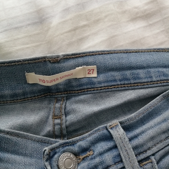 ⚡️SOLD⚡️ Levi's 710 Distressed Ripped Jeans - Picture 3 of 6